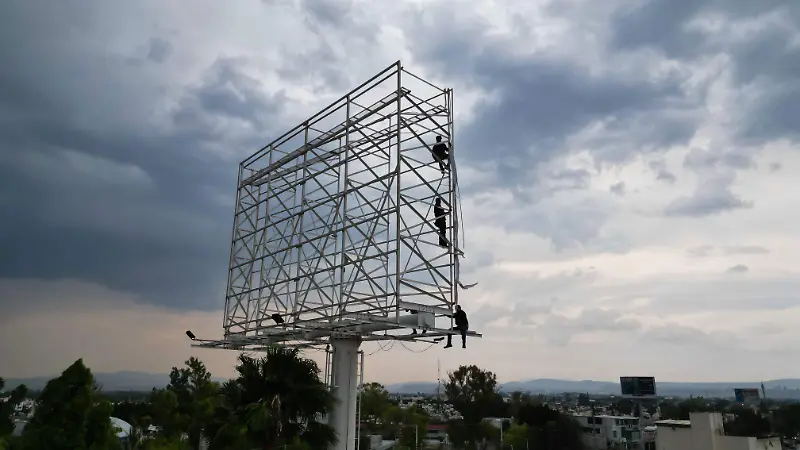 Instaladores de enuncios espectaculares_Gerardo Tavarez